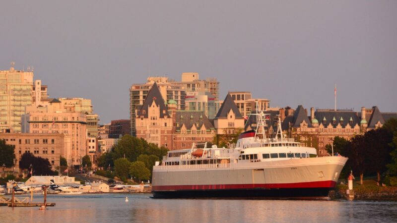 a photo of the inner harbour in victoria in march.